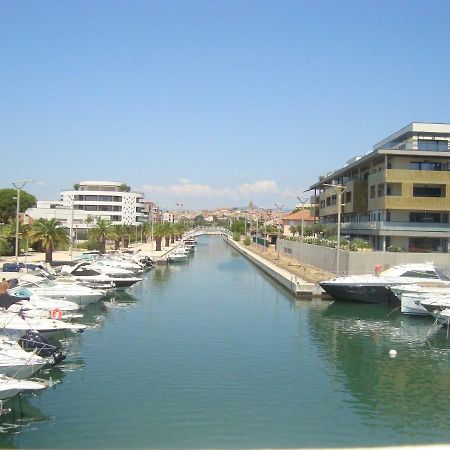 Au Coeur De Port Frejus - T2 30 M² - Tout A Pied Ngoại thất bức ảnh